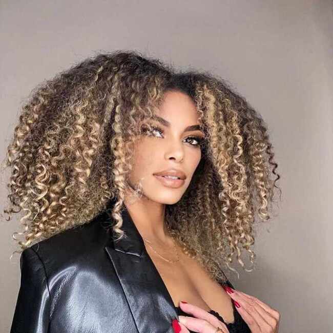 Layers Visual Idea — Balayage on Wavy Hair 2027