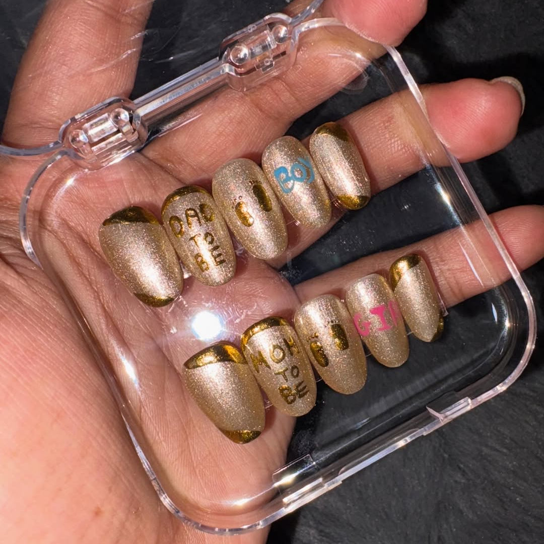 Champagne Gold 'MOM TO BE' Press-Ons — Baby Shower Nails 2027