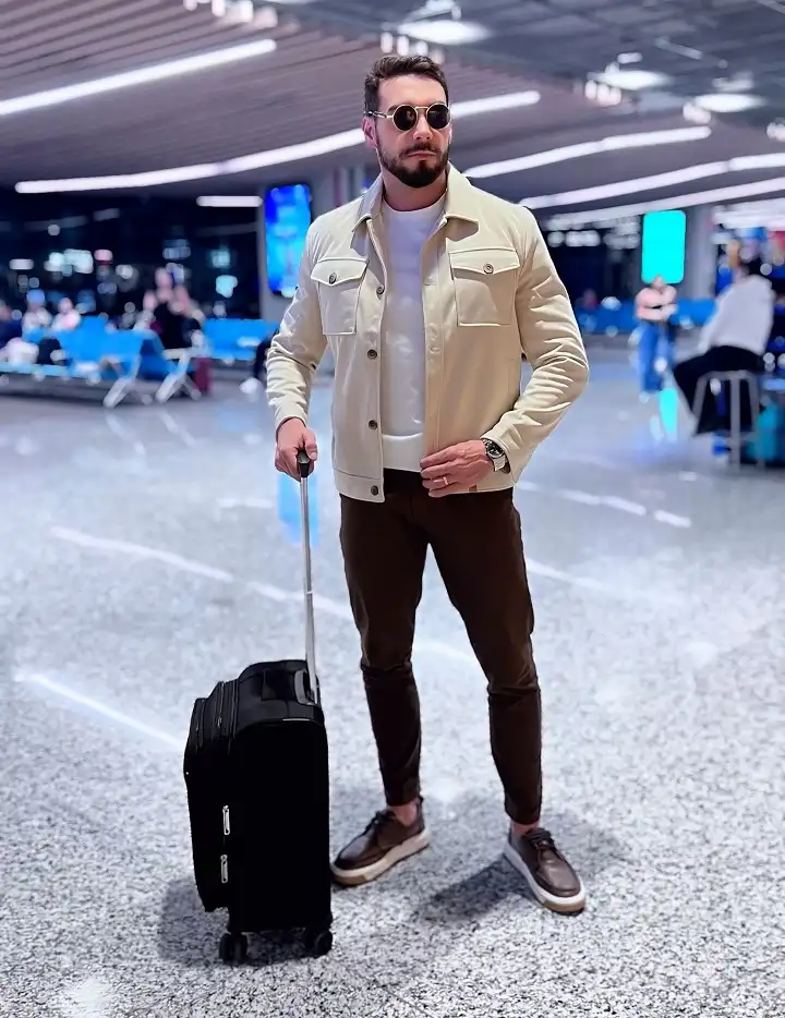 Cream Utility Jacket for Airport Style Cream Utility Jacket for Airport Style — Business Trip Outfits 2027