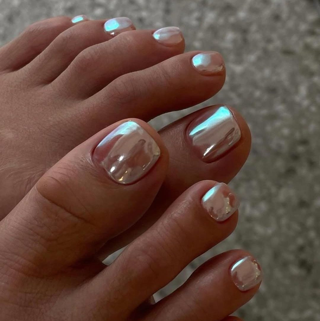 Iridescent Chrome with Subtle Undertones Iridescent Chrome with Subtle Undertones — Silver Toe Nails 2027
