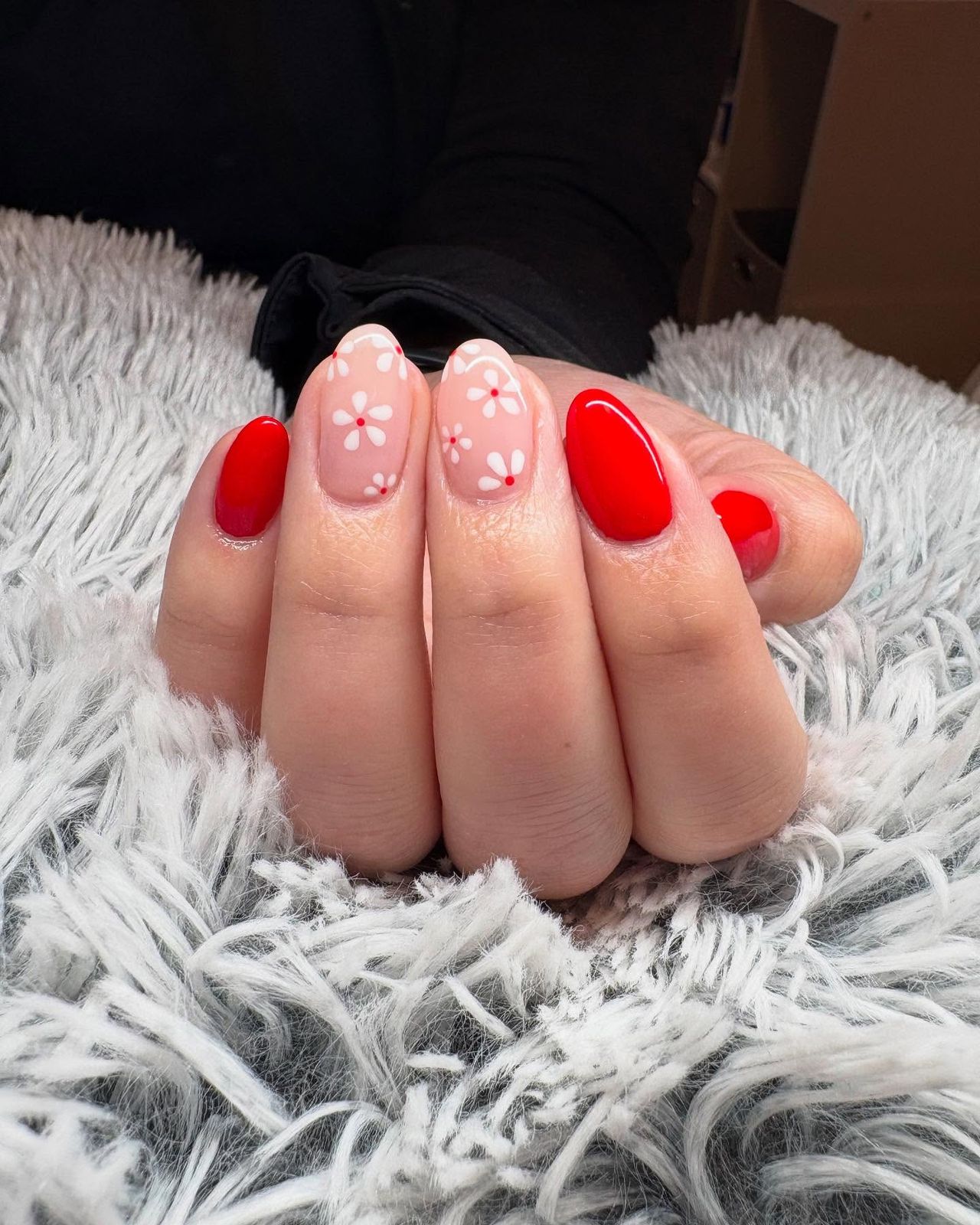 Visual Idea Visual Idea — Floral Round Nails 2027