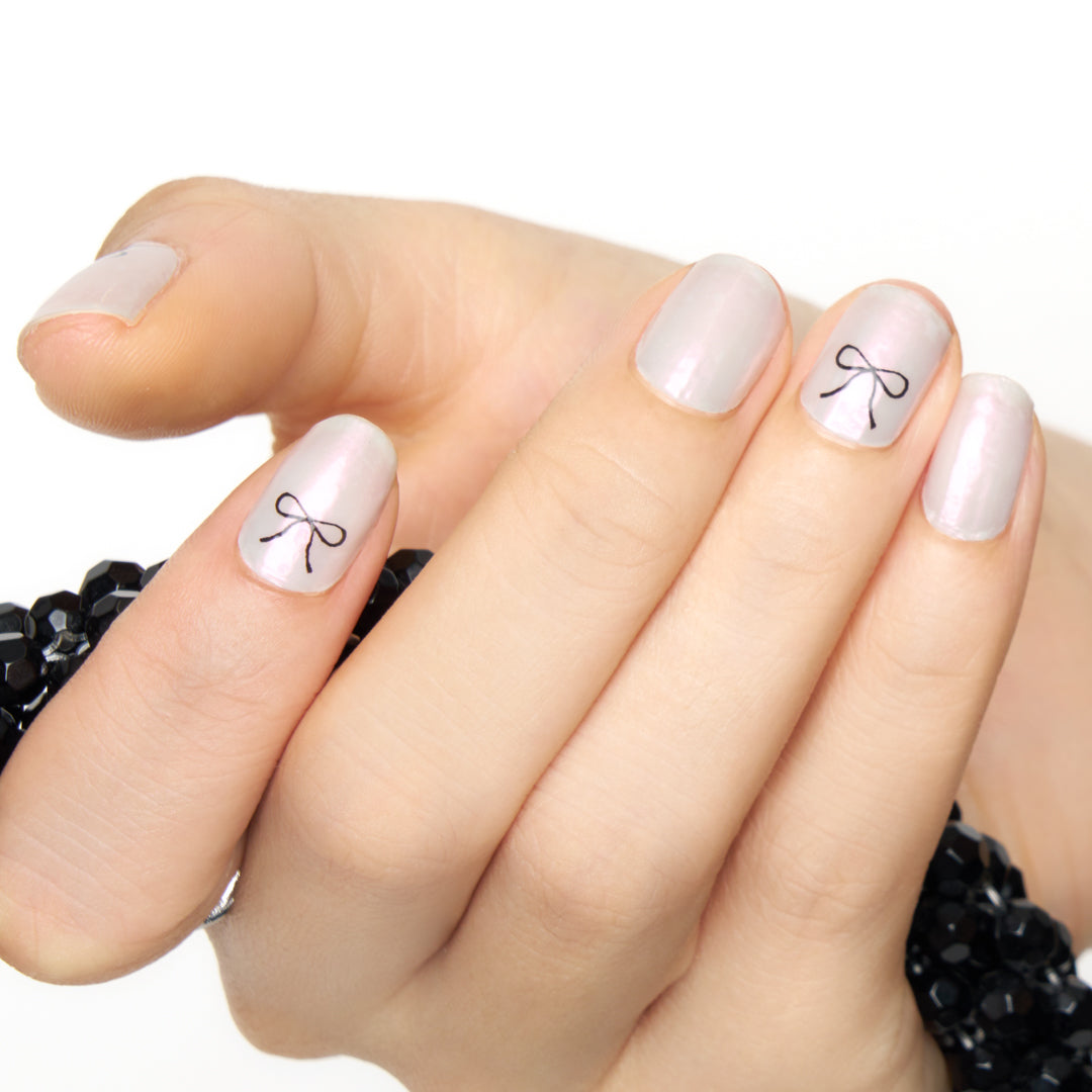 Black Bow Shimmer Pink Oval Black Bow Shimmer Pink Oval — Small Bow Nails 2027