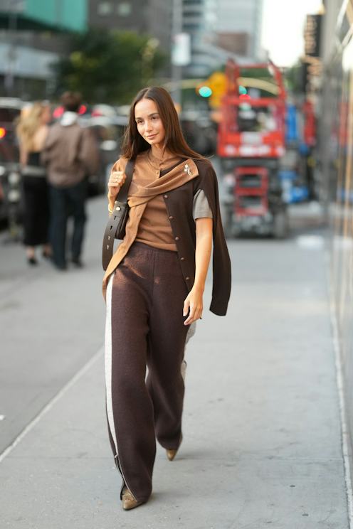 Relaxed Brown and Grey Wide-Leg Pants Ensemble Relaxed Brown and Grey Wide-Leg Pants Ensemble — Cute Outfits 2027