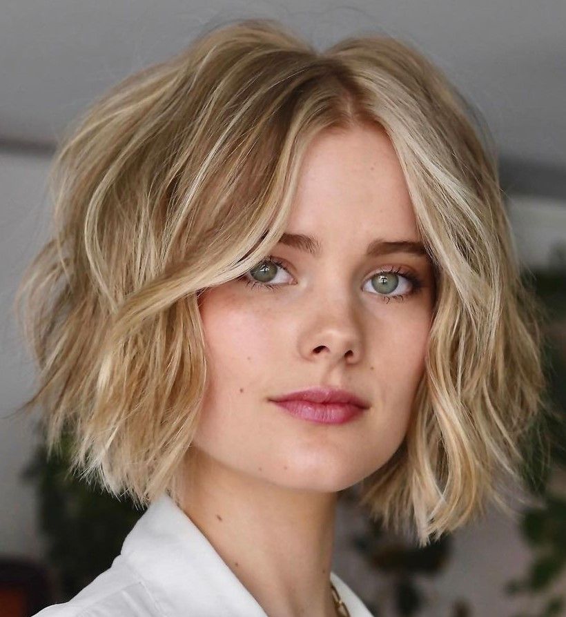 Collarbone Bob With Textured Waves Collarbone Bob With Textured Waves — Bob 2027 with Curtain Bangs