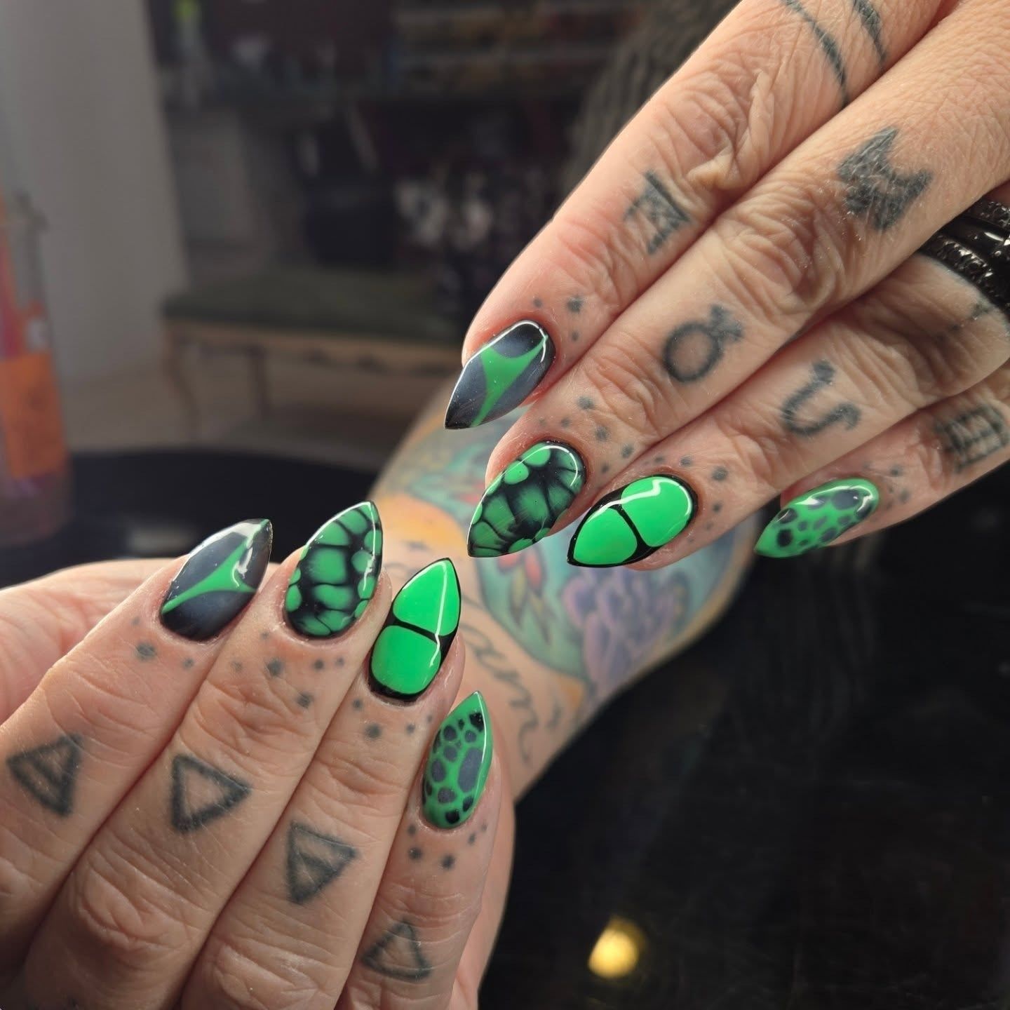 Bold Statement Visual Idea Bold Statement Visual Idea — Snake Print Nails 2027