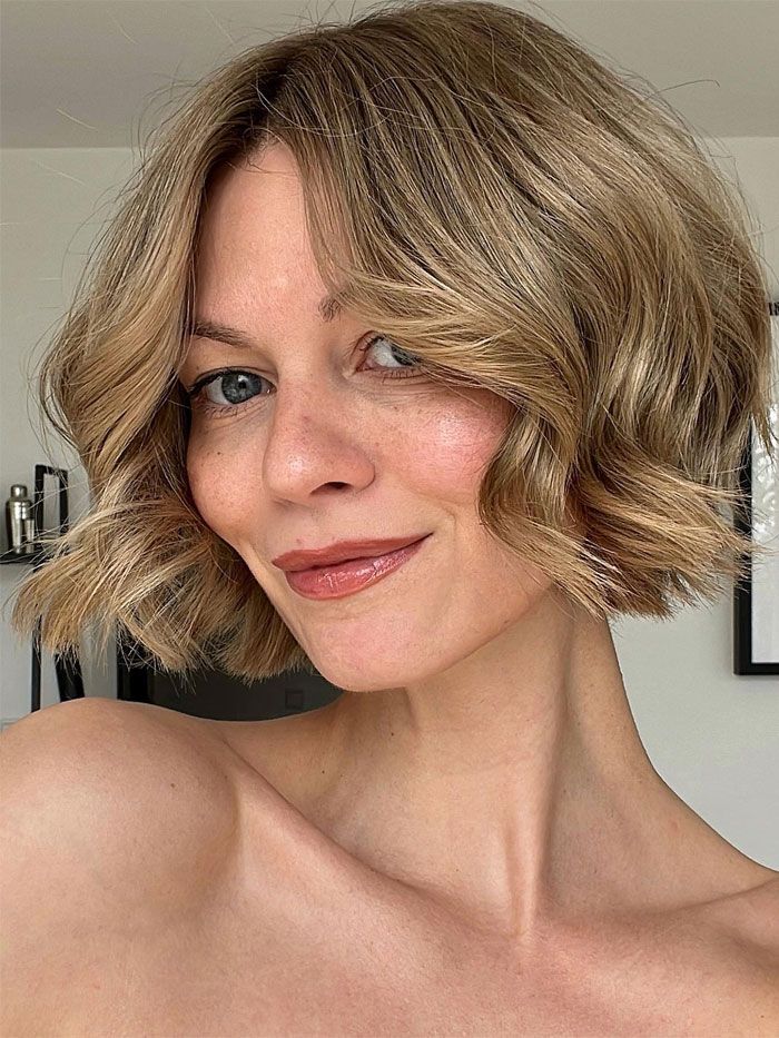 Chin Visual Idea — Blonde Wavy Hair 2027
