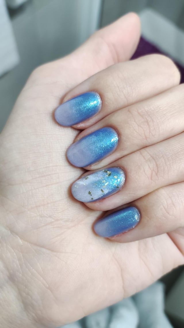 Shimmer Visual Idea — Winter Ombre Nails 2027