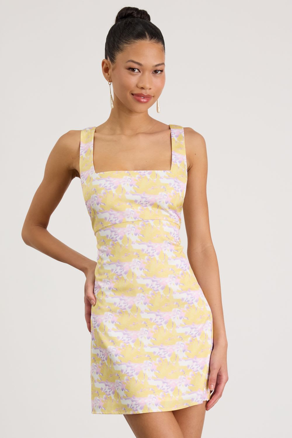 Floral Print Mini Dress with Pearl Earrings for Daytime Sorority Events Floral Print Mini Dress with Pearl Earrings for Daytime Sorority Events — Sorority Outfits 2027