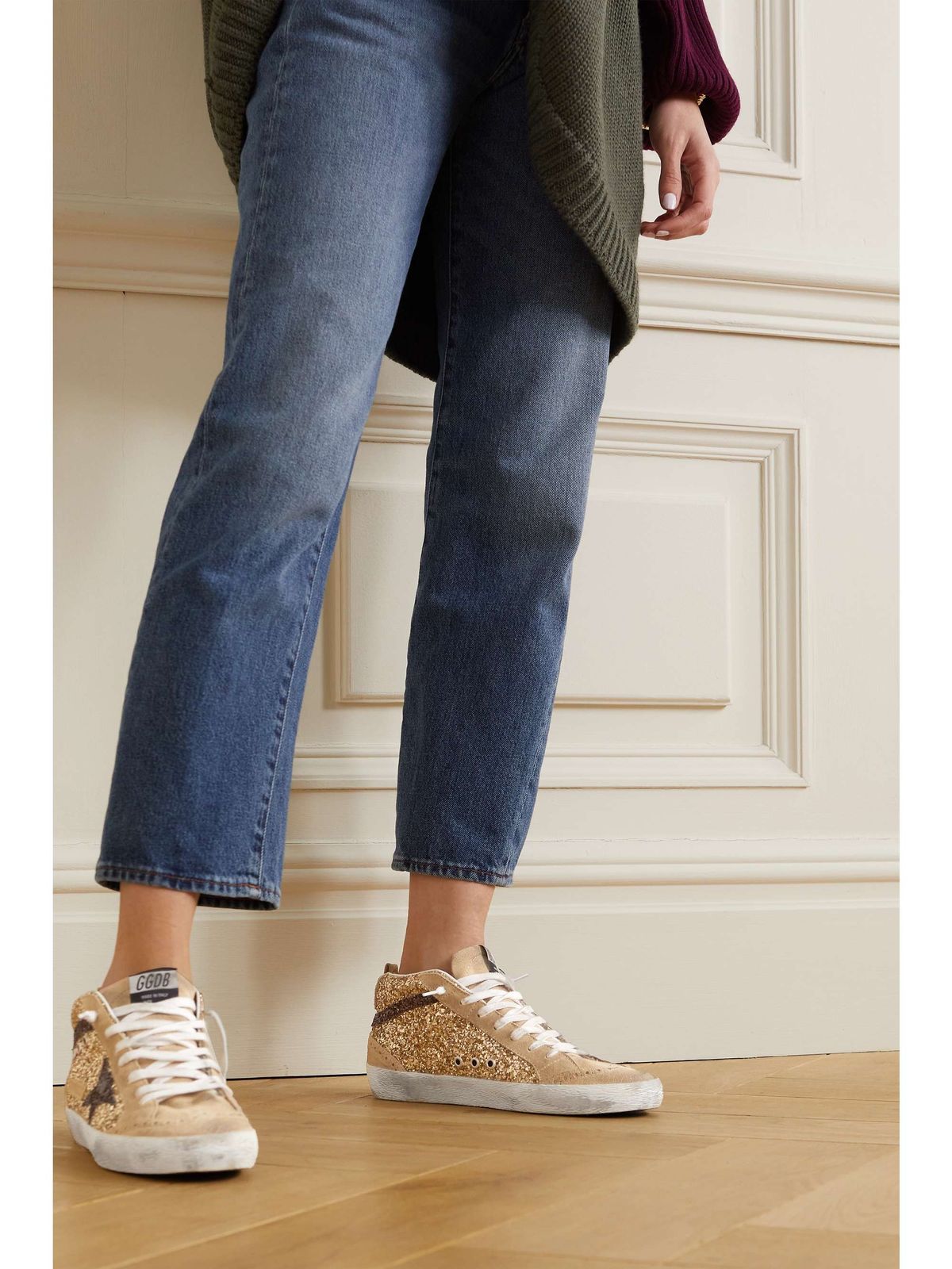 Edgy Casual with Glitter Sneakers and Straight-Leg Jeans Edgy Casual with Glitter Sneakers and Straight-Leg Jeans — Golden Goose Outfits 2027