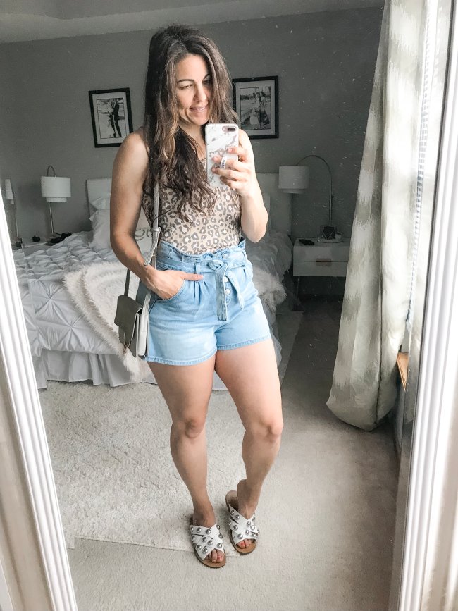 Paperbag Waist Denim Shorts with a Leopard Bodysuit Paperbag Waist Denim Shorts with a Leopard Bodysuit — Jean Shorts Outfits 2027