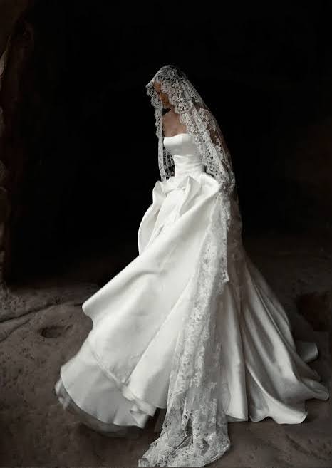Traditional Grandeur: Voluminous Ballgown with Lace Veil — Wedding Dress Trends 2027