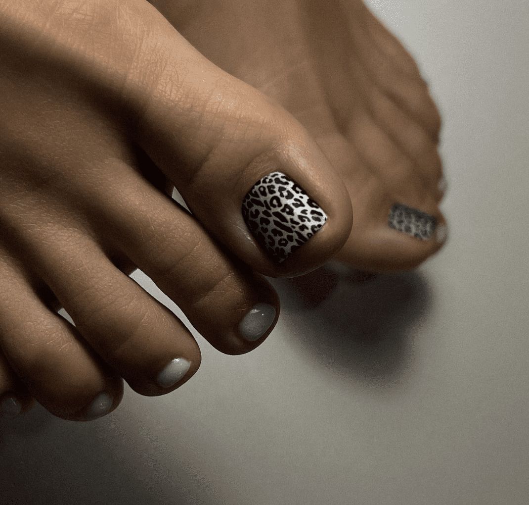 Leopard Print On Accent Nail Visual Idea — Toe Nails 2027 for Women Over 60