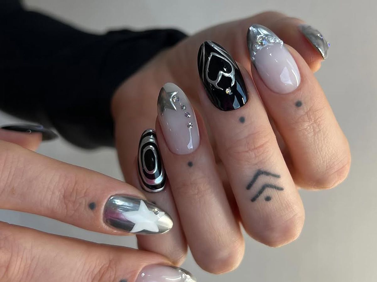 Visual Idea — Everyday Version Silver New Years Nails 2027