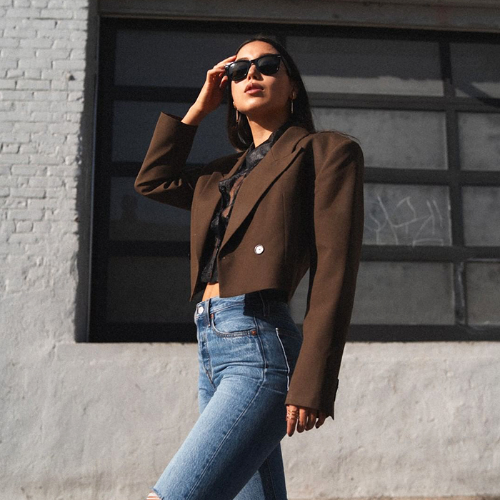 Oversized Brown Cropped Blazer with Jeans Oversized Brown Cropped Blazer with Jeans — Cropped Blazer Outfits 2027