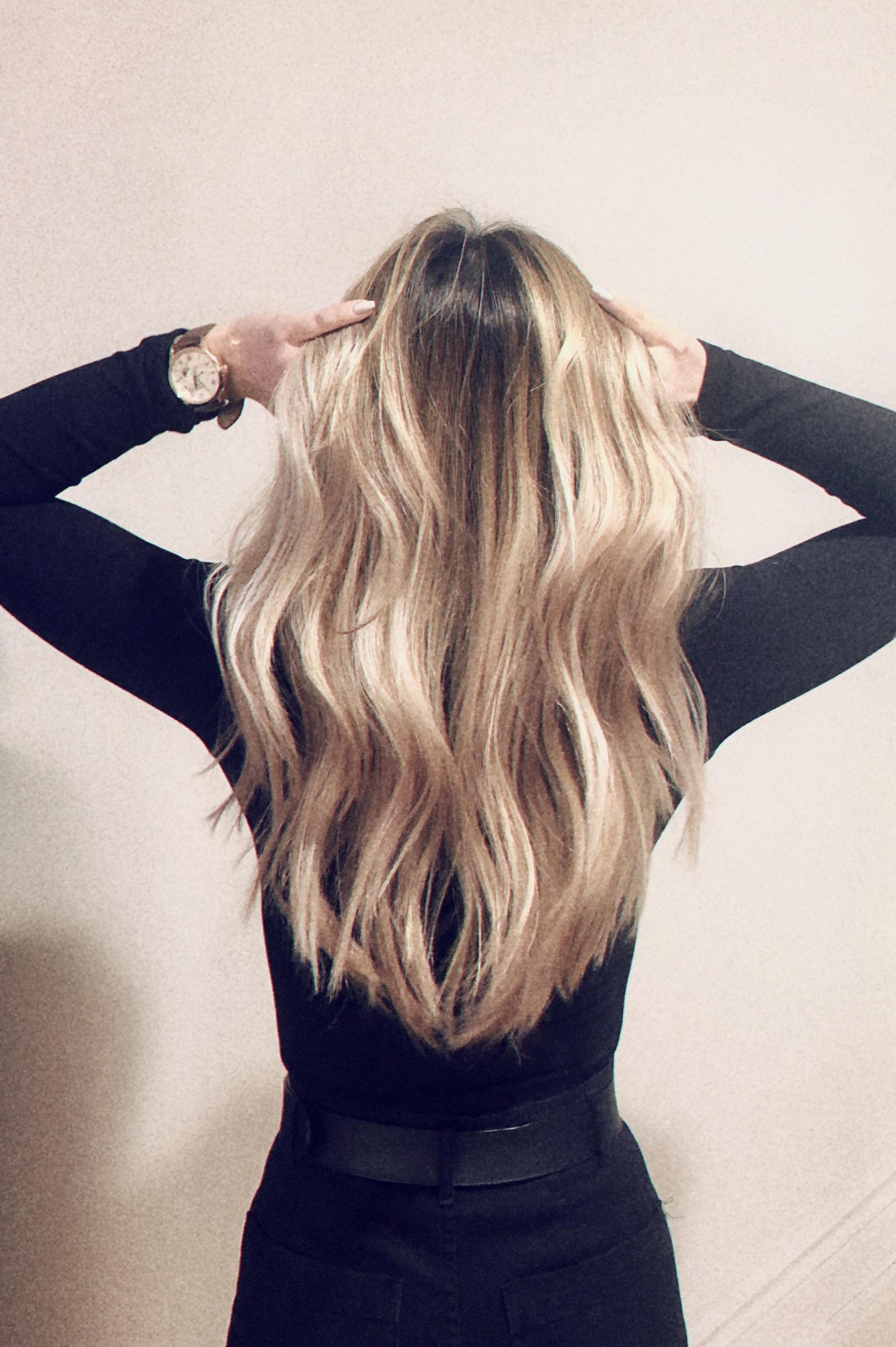 Mid-Back Honey Blonde Balayage Contrast Mid-Back Honey Blonde Balayage Contrast — Blonde Balayage 2027