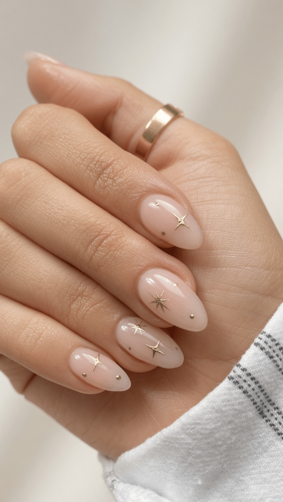 Milky Pink Almond with Silver Star Accents Milky Pink Almond with Silver Star Accents — Simple Nails 2027