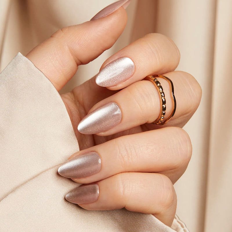 Cat Eye Shimmer Pale Champagne Cat Eye Pointed Nails Cat Eye Shimmer Pale Champagne Cat Eye Pointed Nails — Champagne Nails 2027