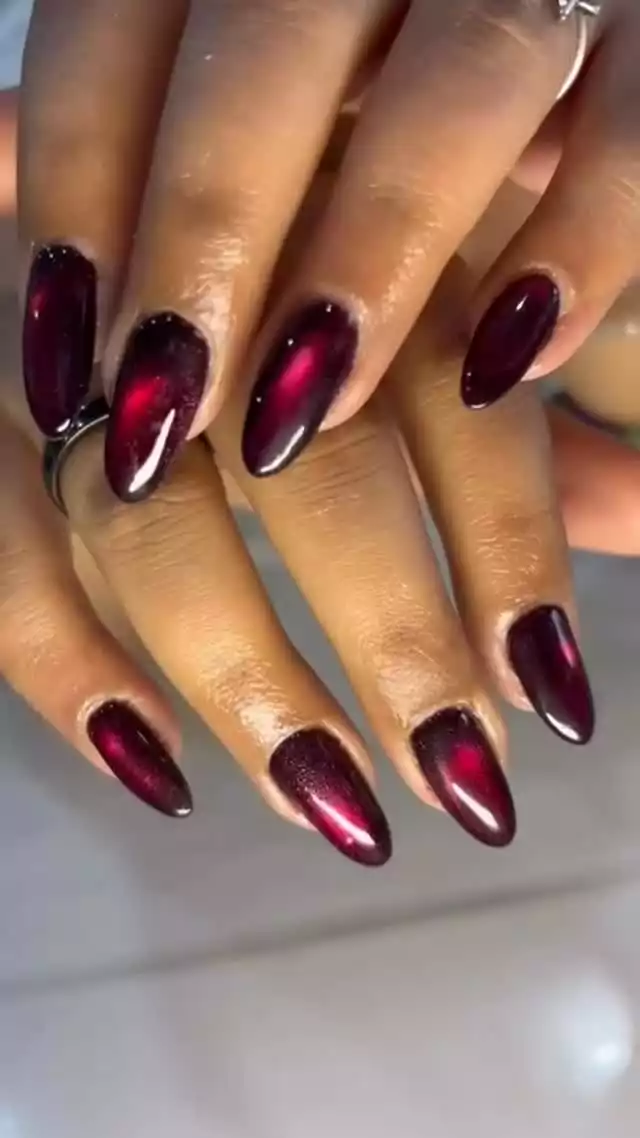 Cat-Eye Glossy Visual Idea Cat-Eye Glossy Visual Idea — Oval Nails 2027