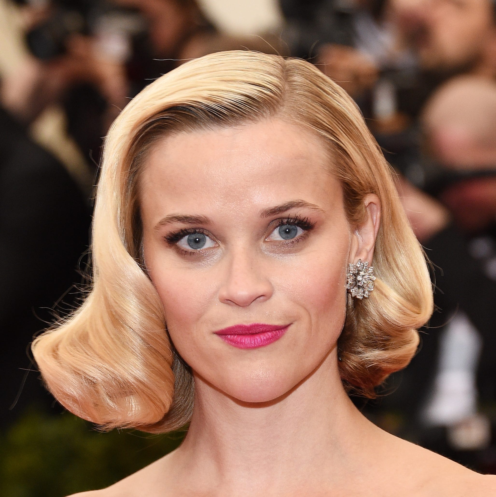 Sculpted Platinum Bob Vintage Waves Sculpted Platinum Bob Vintage Waves — Hairstyles 2027 for Fine Hair