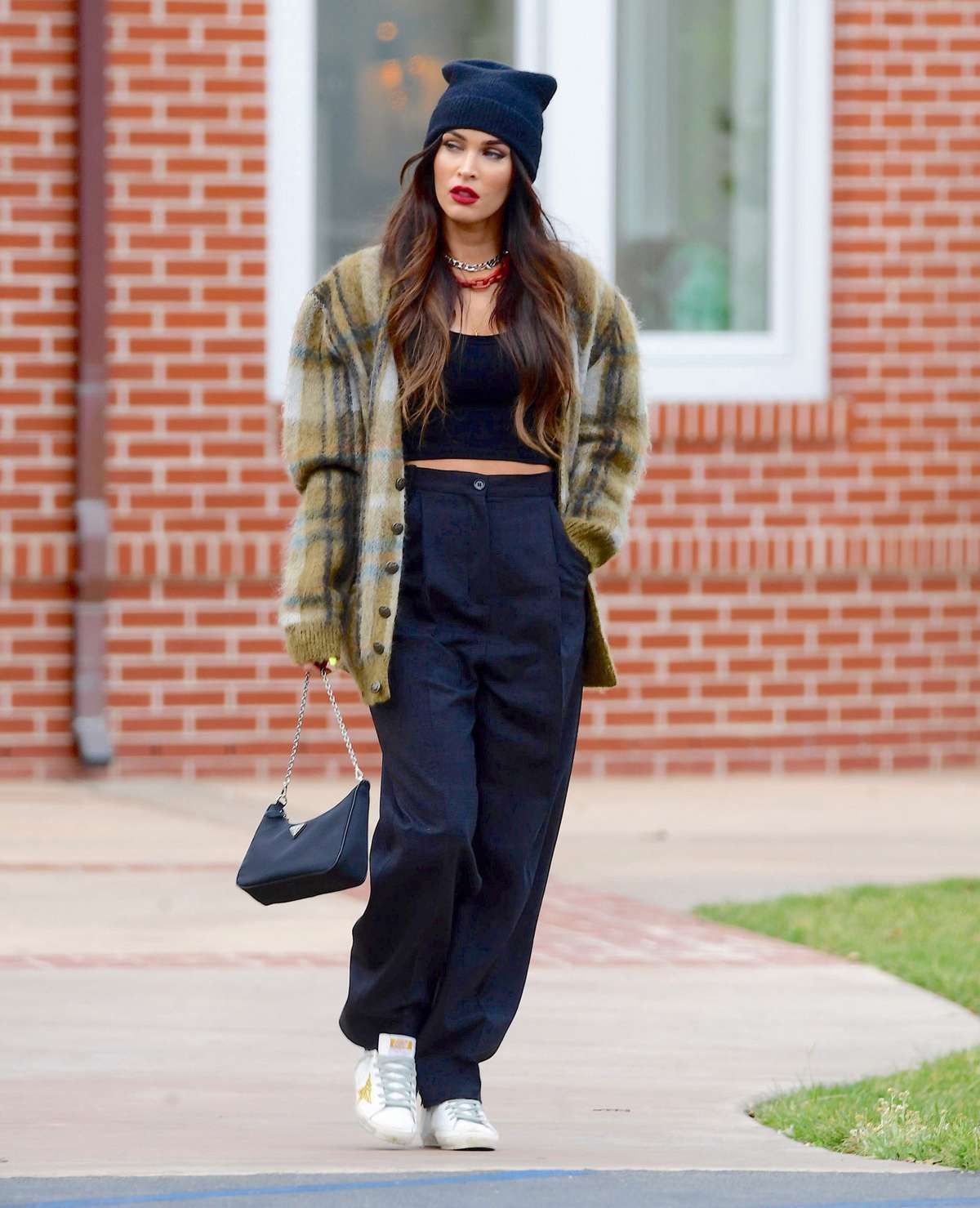 Cozy Street Style with a Fluffy Cardigan and Wide-Leg Trousers Cozy Street Style with a Fluffy Cardigan and Wide-Leg Trousers — Golden Goose Outfits 2027
