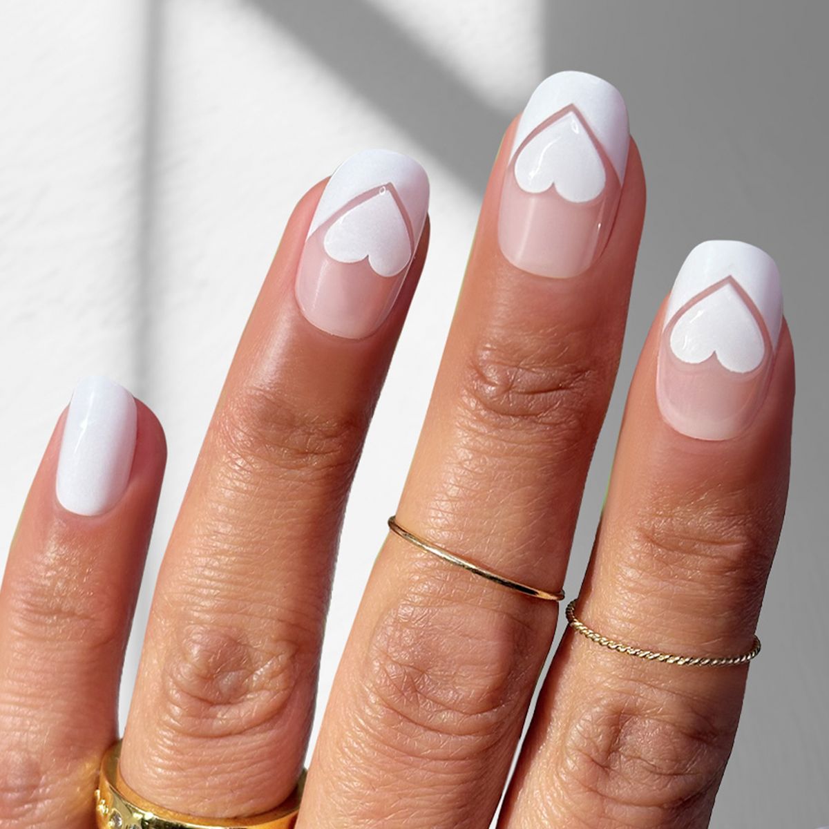 White Heart Outlines On Accent Nails Visual Idea White Heart Outlines On Accent Nails Visual Idea — Valentines Press On Nails 2027