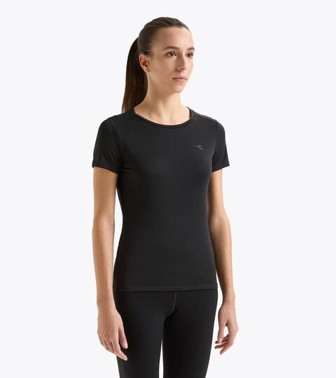 Minimalist Black Performance T-Shirt and Leggings — Gym Outfits 2027