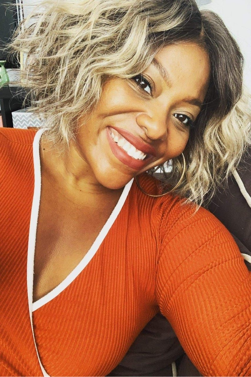 Wavy Collarbone Bob with Dark Roots Wavy Collarbone Bob with Dark Roots — Blonde Hair 2027 for Brown Skin