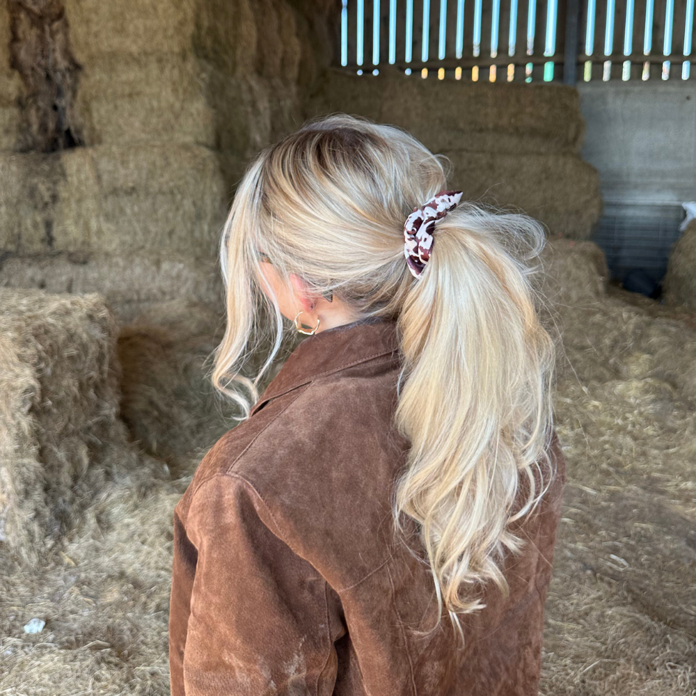 Collarbone Loose Waves With Bandana — Rodeo Hairstyles 2027