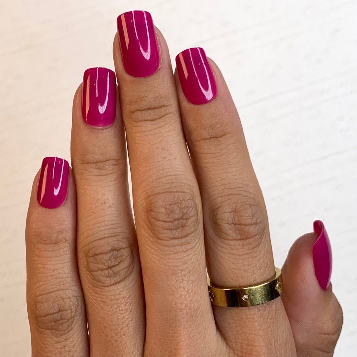 Solid Glossy Magenta Square Nails Solid Glossy Magenta Square Nails — Magenta Nails 2027