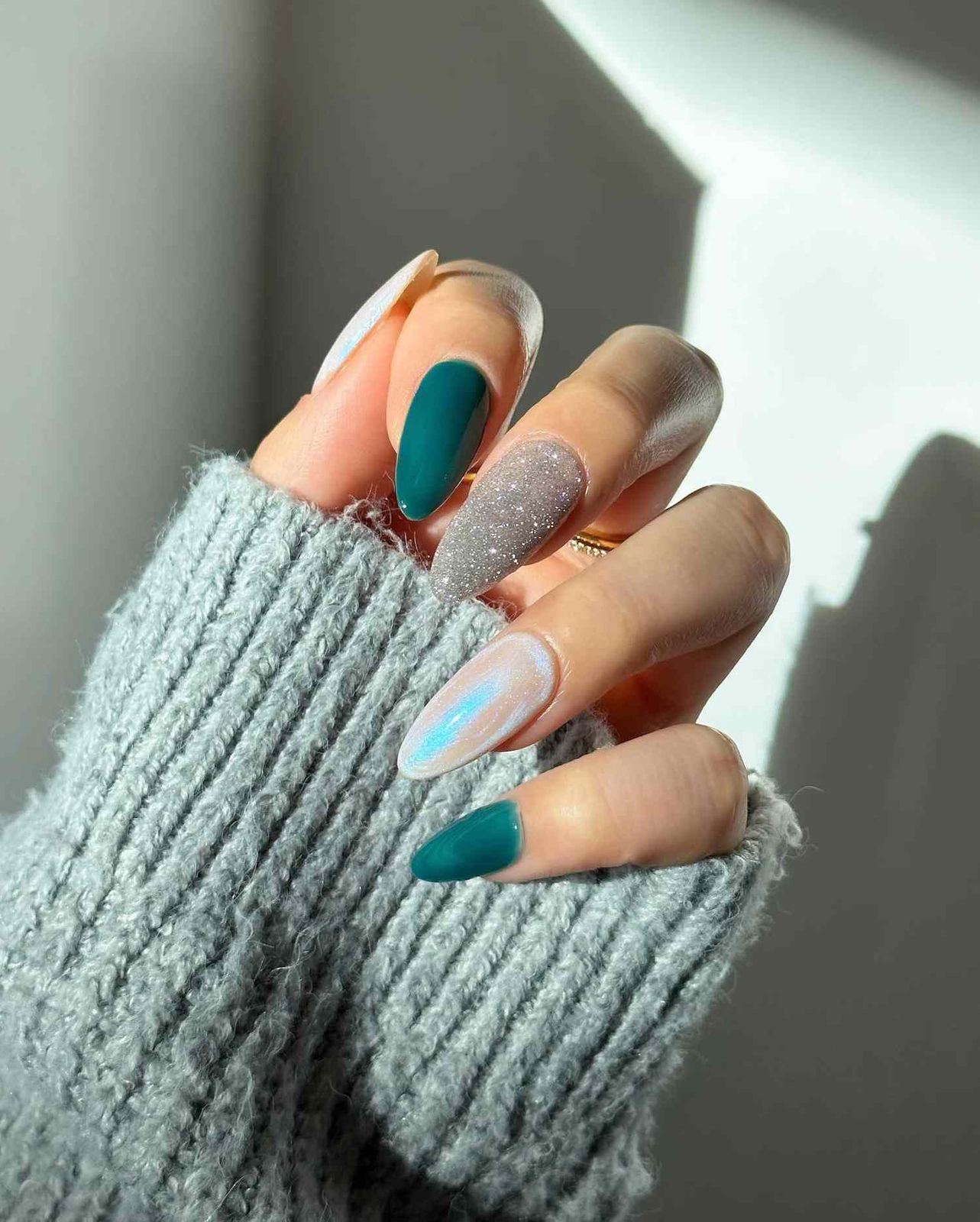 Chrome Finish On Accent Nail Visual Idea Chrome Finish On Accent Nail Visual Idea — Emerald Prom Nails 2027