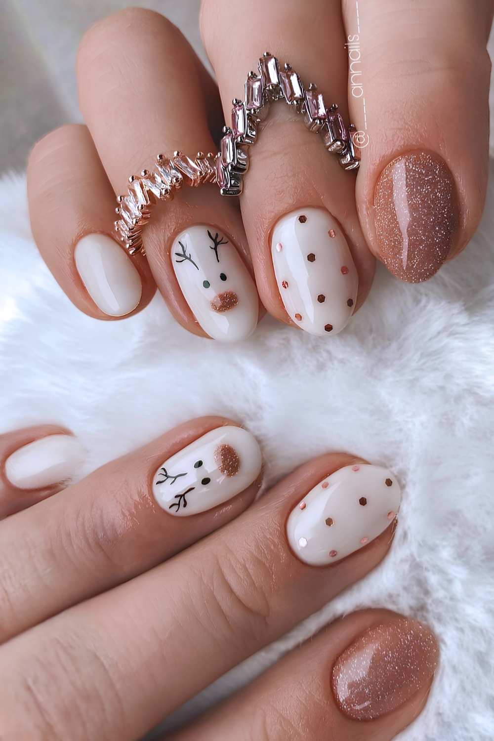 White Reindeer Face Rose Gold Short Oval Nails White Reindeer Face Rose Gold Short Oval Nails — Neutral Christmas Nails 2026