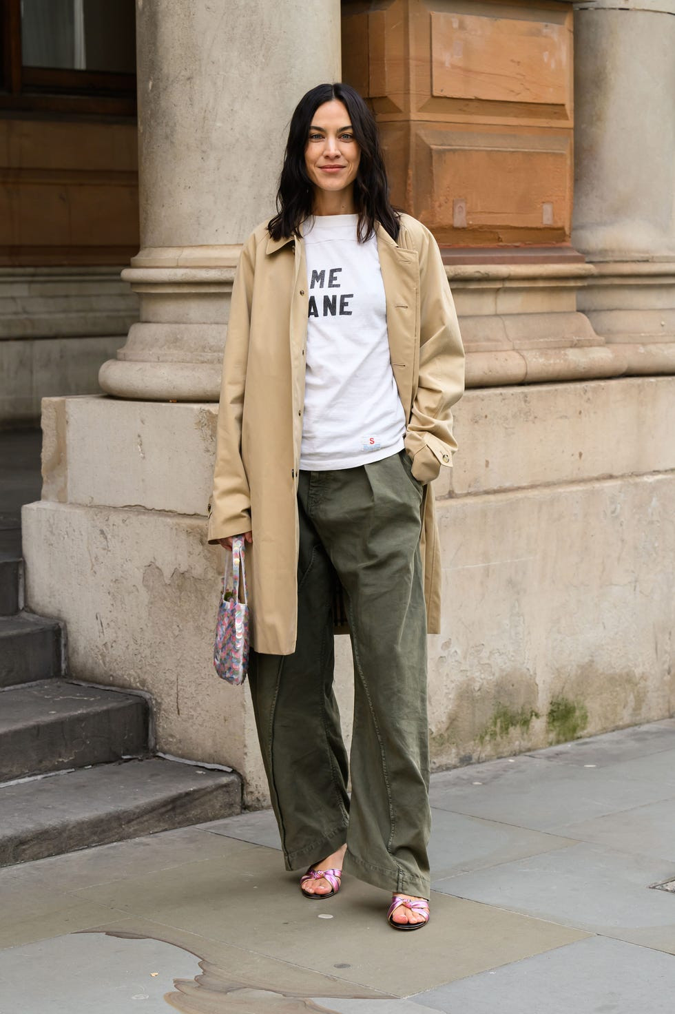 Oversized Beige Trench Coat for Transitional Style Oversized Beige Trench Coat for Transitional Style — Chilly Spring Outfits 2027