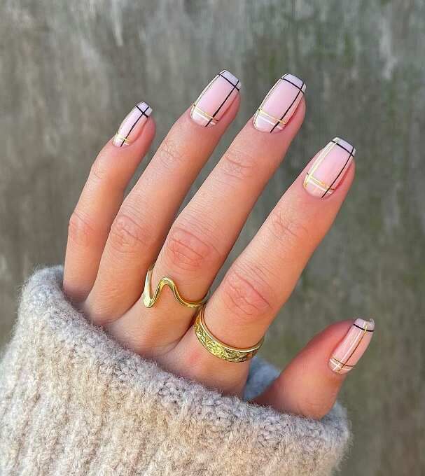 Medium Square Black Gold Stripe Lines Medium Square Black Gold Stripe Lines — Minimal Line Art Nails 2027