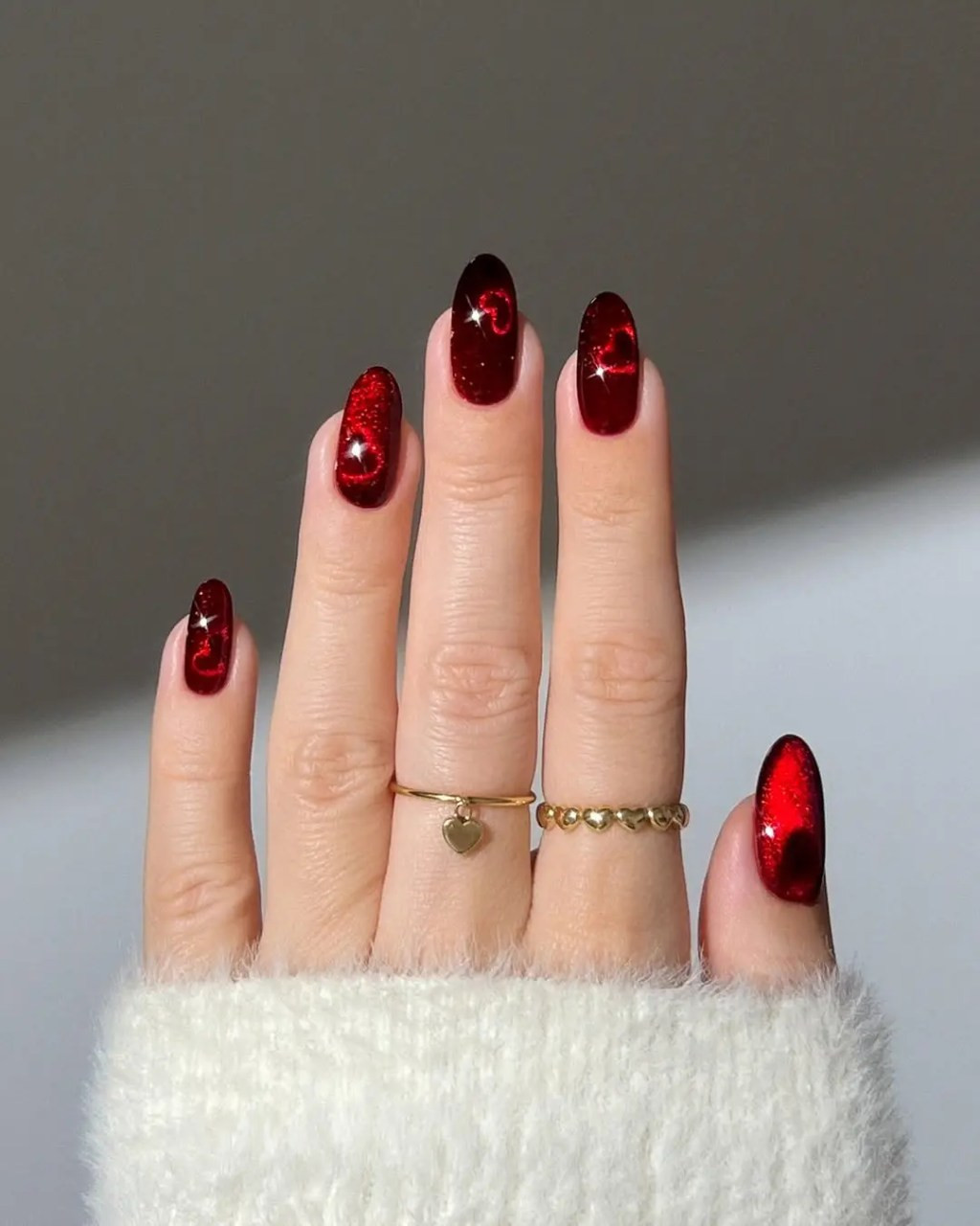Deep Red Glitter Swirl Medium Oval Nails Deep Red Glitter Swirl Medium Oval Nails — Dark Red Nails 2027