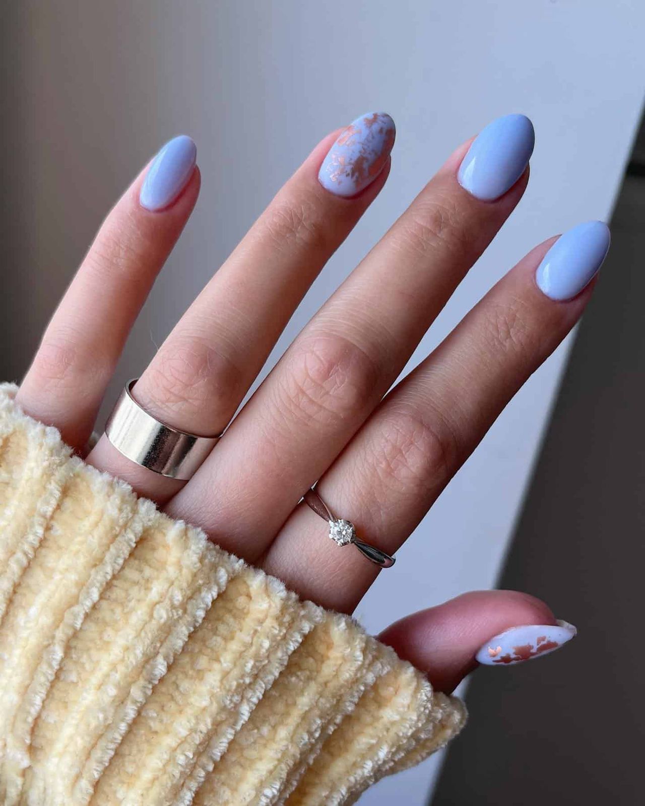 Rose Gold Foil Accents On Accent Nail Visual Idea Rose Gold Foil Accents On Accent Nail Visual Idea — Periwinkle Nails 2027