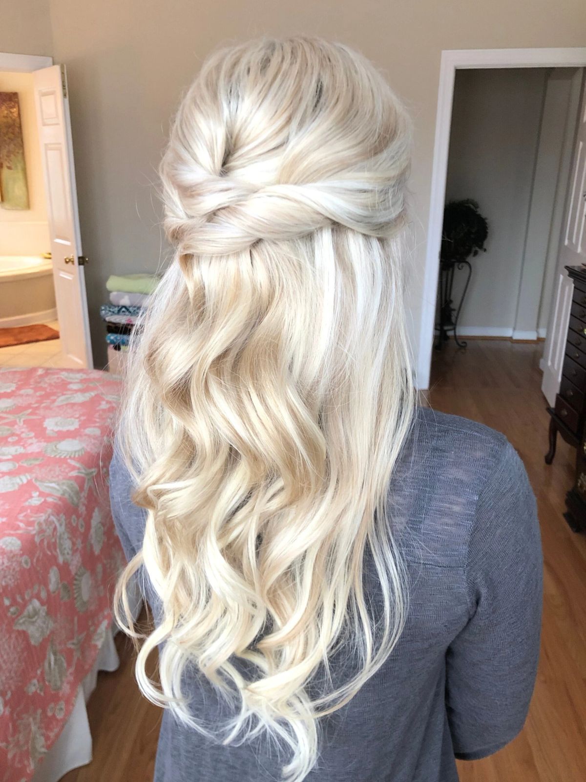 Half-Up Half-Down Twist With Loose Waves Visual Idea Half-Up Half-Down Twist With Loose Waves Visual Idea — Length Hairstyles 2027 with Extensions