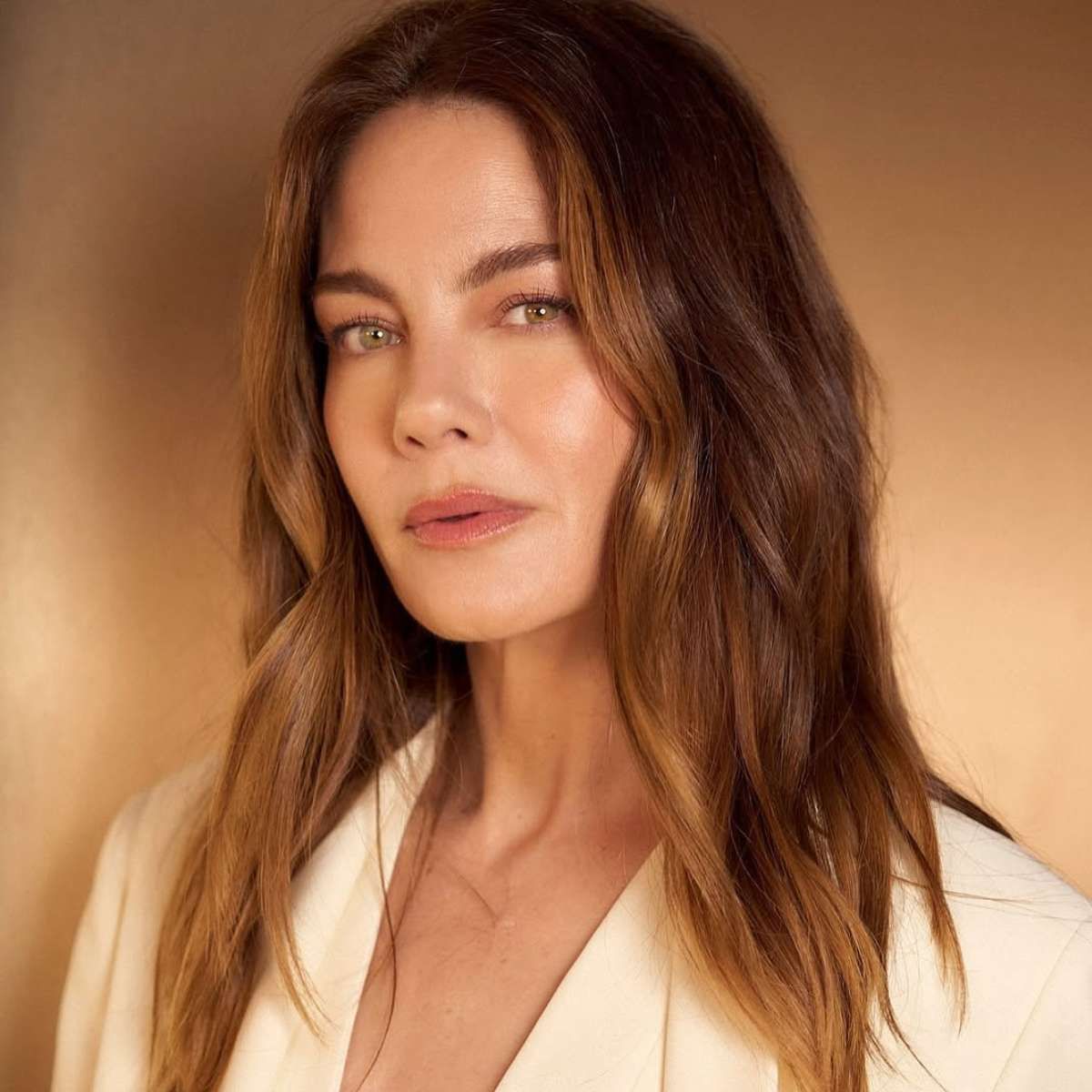Wavy Blowout Visual Idea Wavy Blowout Visual Idea — Rich Brunette 2027