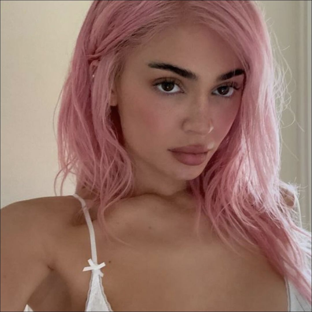 Bright Pink Shoulder Length Straight — Pink Hair 2027