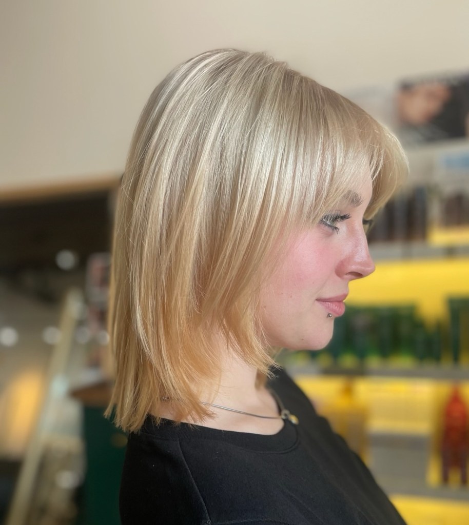 Honey Blonde Collarbone Shag Honey Blonde Collarbone Shag — Hairstyles 2027 for College