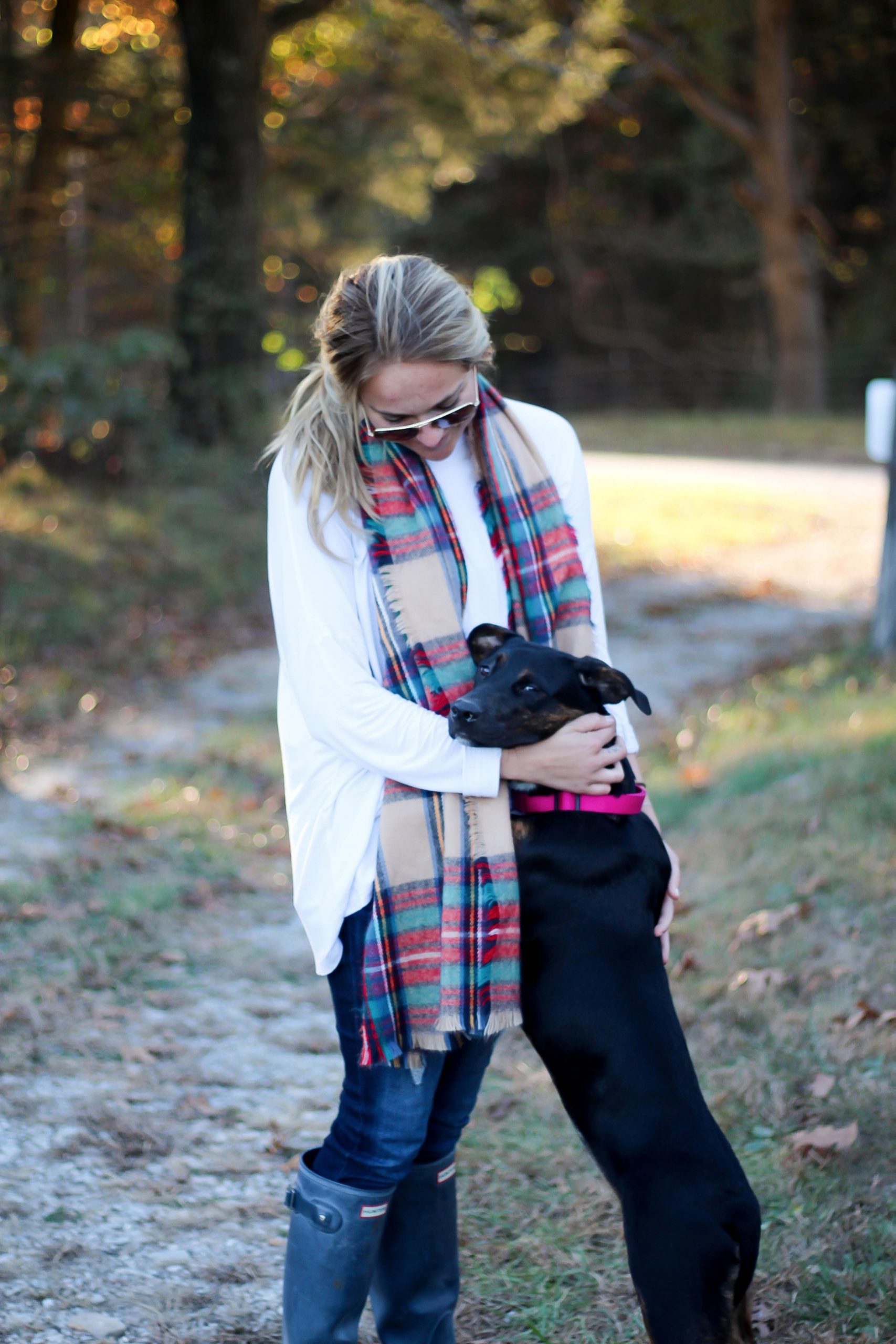 Cozy Plaid Scarf and Slim Jeans for an Autumn Farm Weekend Cozy Plaid Scarf and Slim Jeans for an Autumn Farm Weekend — Farm Outfits 2027