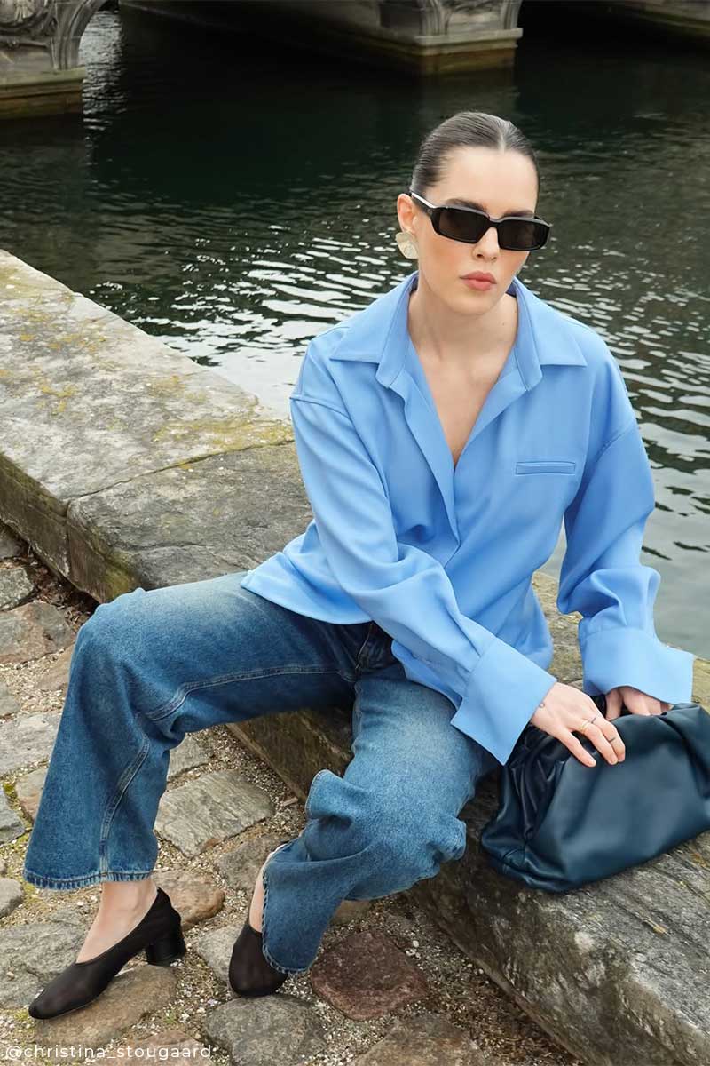 Chic Casual: Medium Wash Jeans with an Oversized Shirt Chic Casual: Medium Wash Jeans with an Oversized Shirt — Straight Leg Jeans Outfits 2027