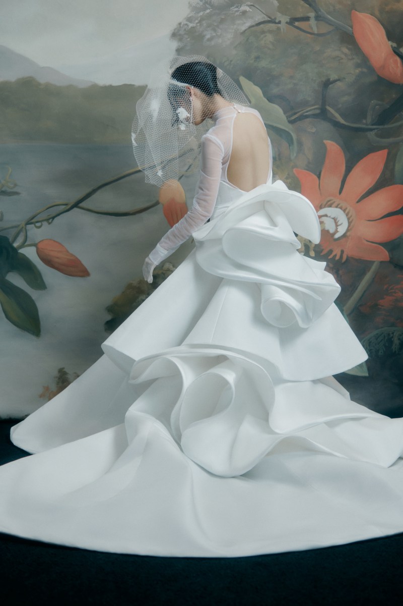 Sculptural Silhouettes and Vintage Romanticism: The Spring 2027 Bridal Trends [PHOTO]