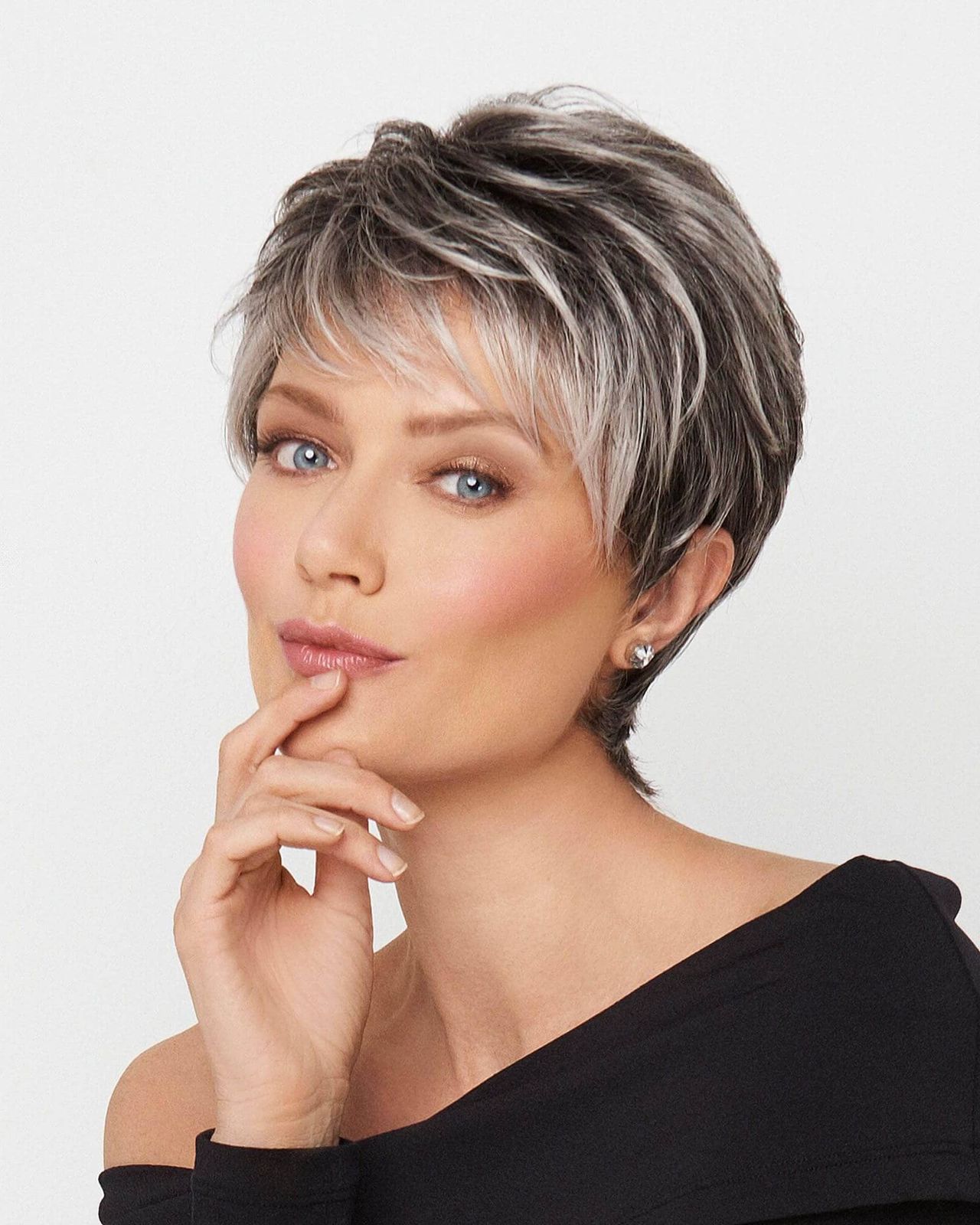 Black and Blonde Pixie with Blunt Fringe Black and Blonde Pixie with Blunt Fringe — Two Tone Pixie 2027