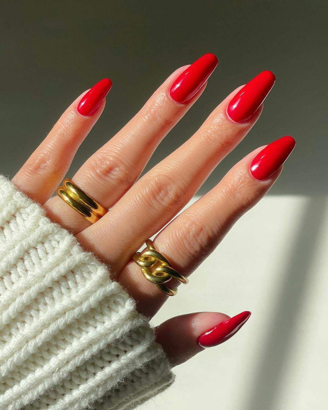 One Hand Vibrant Glossy Red Medium Stilettos One Hand Vibrant Glossy Red Medium Stilettos — Cherry Red Nails 2027