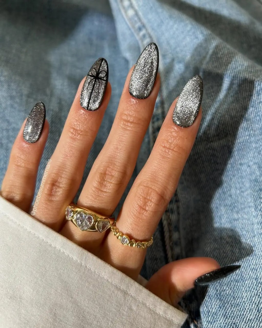 Silver Cat-Eye Cross Detail Nails Silver Cat-Eye Cross Detail Nails — Medium Length Winter Nails 2027