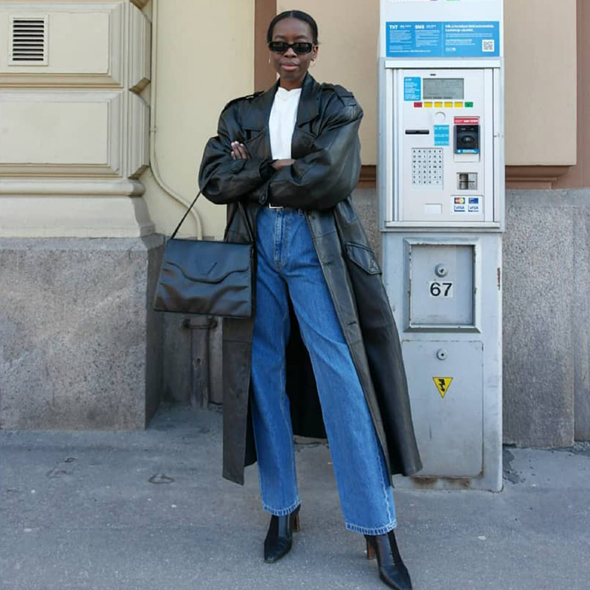 Leather Trench Coat and Wide-Leg Jeans with Pointed Chelsea Boots Leather Trench Coat and Wide-Leg Jeans with Pointed Chelsea Boots — Chelsea Boots Outfits 2027