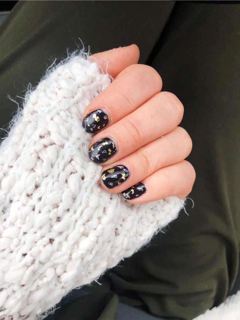 Short Oval Black Foil Fragment Nails Short Oval Black Foil Fragment Nails — Winter Black Nails 2027