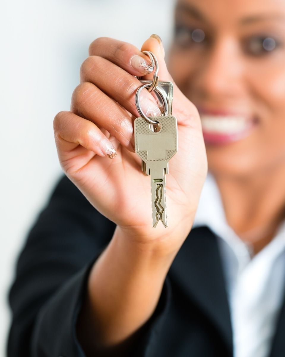 One Hand Visual Idea One Hand Visual Idea — Realtor Nails 2027