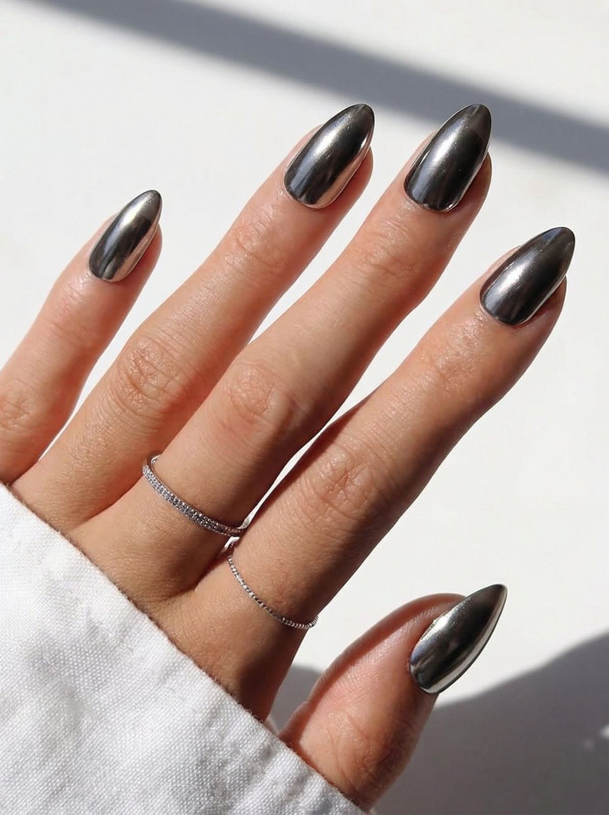Bright Silver Chrome Almond Nails Bright Silver Chrome Almond Nails — Dark Chrome Nails 2027