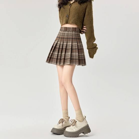 Chunky Platforms and Plaid Mini for a Casual Look Chunky Platforms and Plaid Mini for a Casual Look — Plaid Mini Skirt Outfits 2027